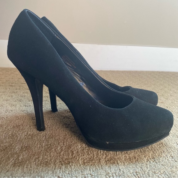 Black faux suede pumps - Picture 2 of 6